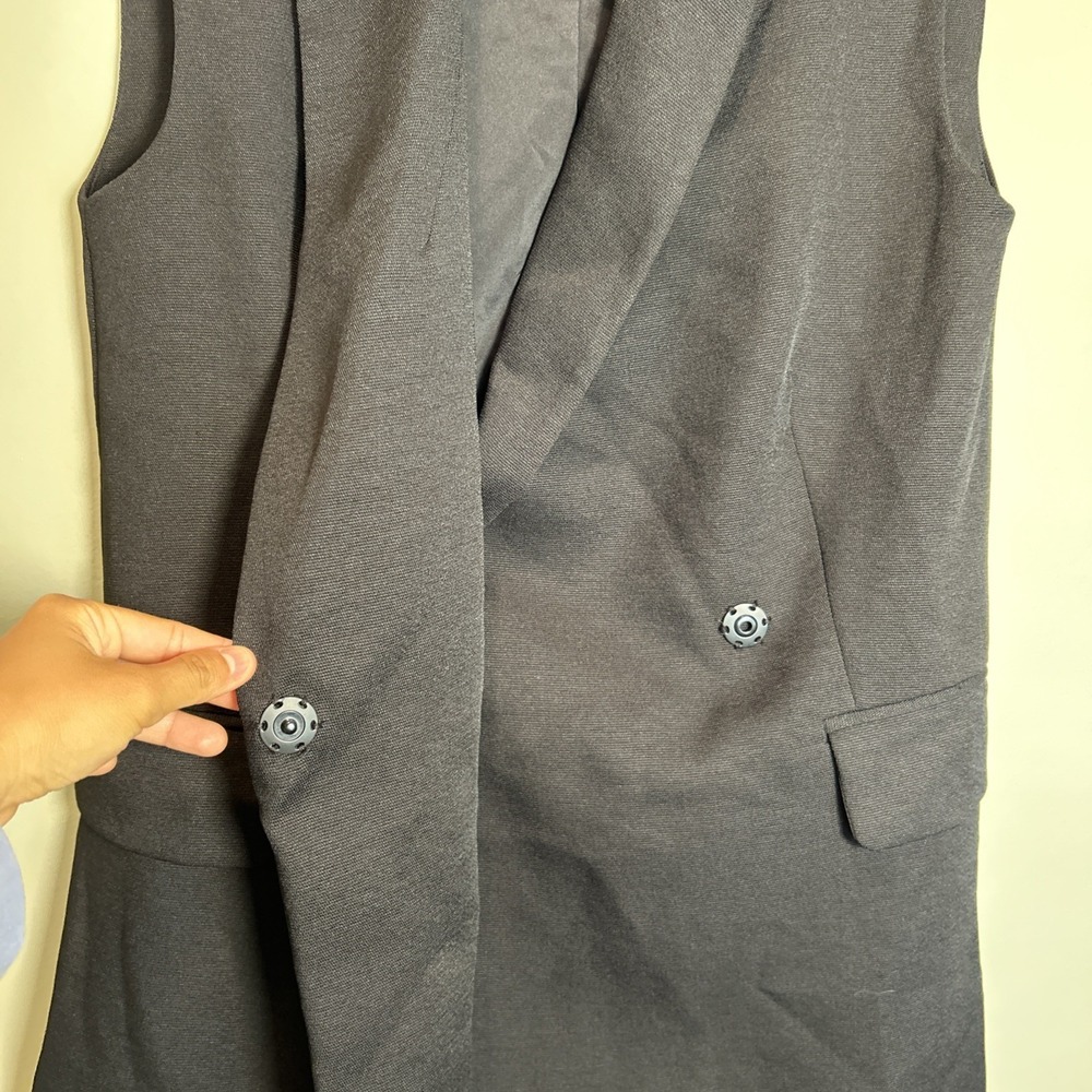 White House Black Market tailored sleeveless Vest Asymmetric front w button XS - Picture 8 of 14